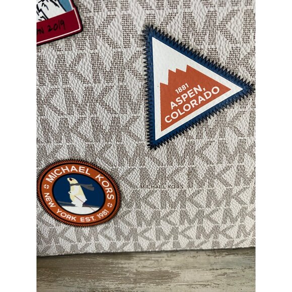 Michael Kors Aspen XL Wristlet MK Vanilla Ski Patch Zip Clutch NWT - Picture 5 of 15